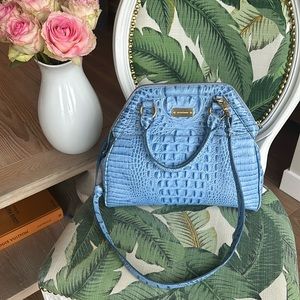Meticulously maintained Periwinkle Brahmin Handbag w/ shoulder strap